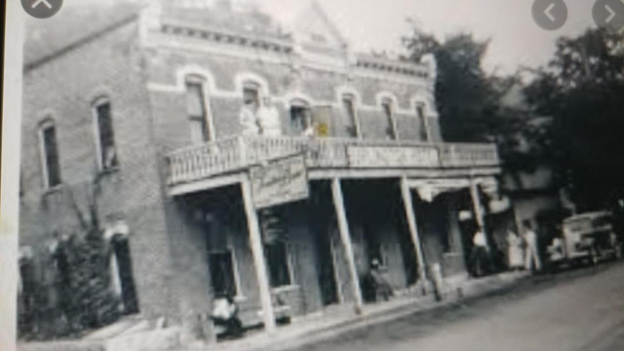 The Burlington Hotel & Bar - Alma Wi المظهر الخارجي الصورة