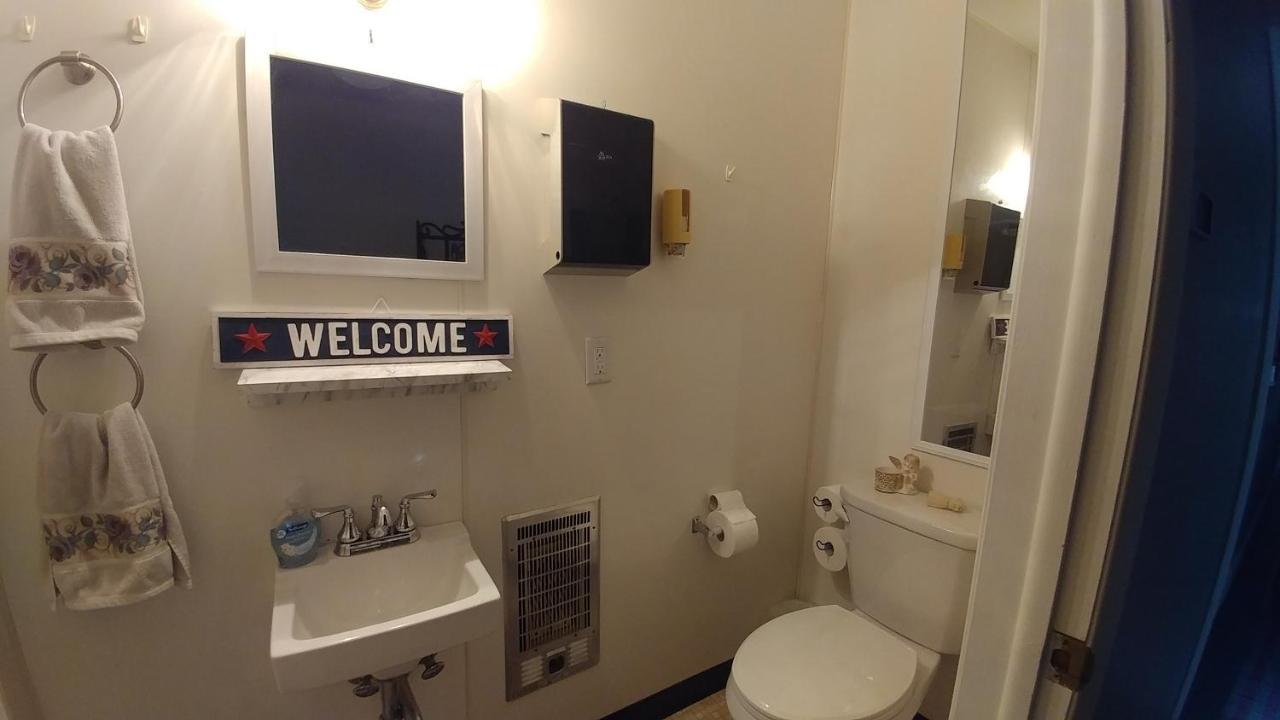 The Burlington Hotel & Bar - Alma Wi المظهر الخارجي الصورة